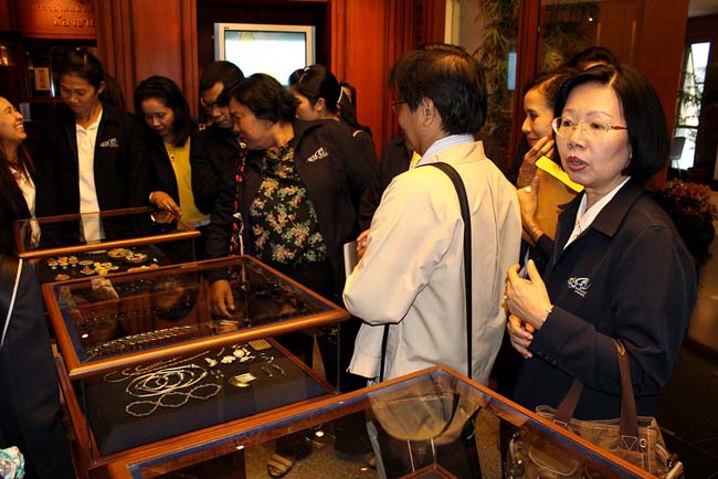 ผู้บริหารและบุคลากรคณะศึกษาศาสตร์ ศึกษาดูงานวิทยาลัยครุศาสตร์ มหาวิทยาลัยธุรกิจบัณฑิตย์ กรุงเทพมหานคร เมื่อวันที่ 6 กันยายน 2556 ภาพที่ 30