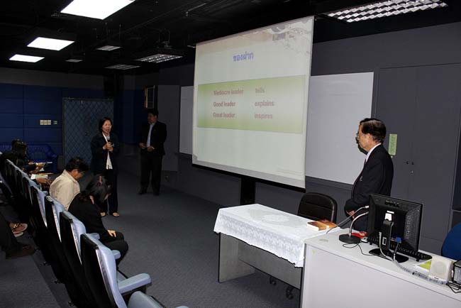 ผู้บริหารและบุคลากรคณะศึกษาศาสตร์ ศึกษาดูงานวิทยาลัยครุศาสตร์ มหาวิทยาลัยธุรกิจบัณฑิตย์ กรุงเทพมหานคร เมื่อวันที่ 6 กันยายน 2556 ภาพที่ 135