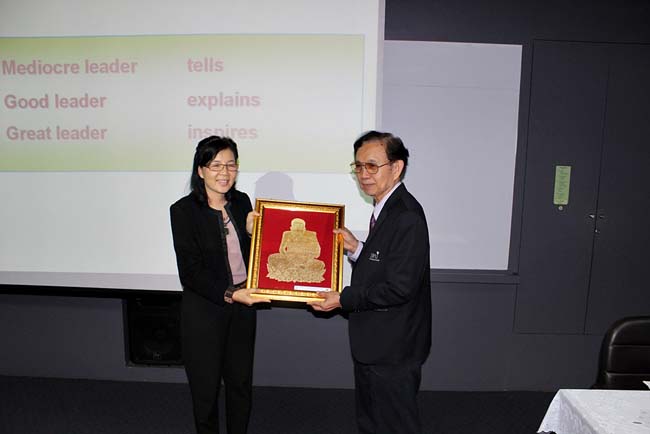 ผู้บริหารและบุคลากรคณะศึกษาศาสตร์ ศึกษาดูงานวิทยาลัยครุศาสตร์ มหาวิทยาลัยธุรกิจบัณฑิตย์ กรุงเทพมหานคร เมื่อวันที่ 6 กันยายน 2556 ภาพที่ 137