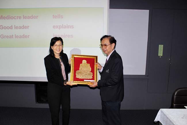 ผู้บริหารและบุคลากรคณะศึกษาศาสตร์ ศึกษาดูงานวิทยาลัยครุศาสตร์ มหาวิทยาลัยธุรกิจบัณฑิตย์ กรุงเทพมหานคร เมื่อวันที่ 6 กันยายน 2556 ภาพที่ 138