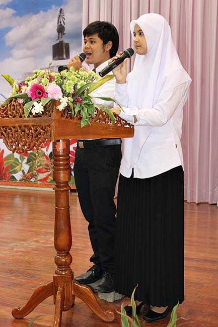 ปฐมนิเทศนิสิตศึกษาศาสตร์ ระดับปริญญาตรี วันที่ 1 มิถุนายน 2556 ณ หอประชุมปาริชาต มหาวิทยาลัยทักษิณ วิทยาเขตสงขลา ภาพที่ 4