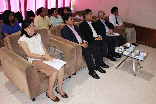 ปฐมนิเทศนิสิตศึกษาศาสตร์ ระดับปริญญาตรี วันที่ 1 มิถุนายน 2556 ณ หอประชุมปาริชาต มหาวิทยาลัยทักษิณ วิทยาเขตสงขลา ภาพที่ 13