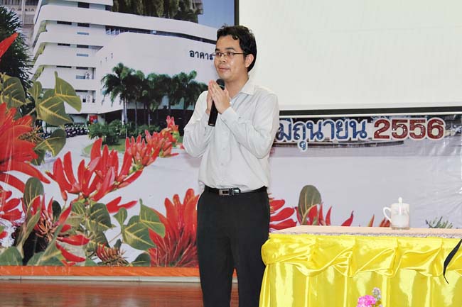 ปฐมนิเทศนิสิตศึกษาศาสตร์ ระดับปริญญาตรี วันที่ 1 มิถุนายน 2556 ณ หอประชุมปาริชาต มหาวิทยาลัยทักษิณ วิทยาเขตสงขลา ภาพที่ 35