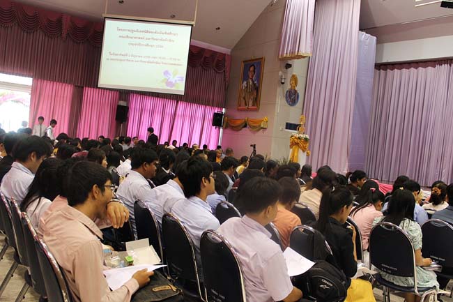 ปฐมนิเทศนิสิตศึกษาศาสตร์ ระดับบัณฑิตศึกษา วันที่ 2 มิถุนายน 2556 ณ หอประชุมปาริชาต มหาวิทยาลัยทักษิณ วิทยาเขตสงขลา ภาพที่ 13