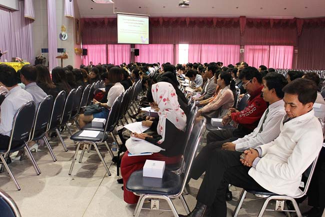 ปฐมนิเทศนิสิตศึกษาศาสตร์ ระดับบัณฑิตศึกษา วันที่ 2 มิถุนายน 2556 ณ หอประชุมปาริชาต มหาวิทยาลัยทักษิณ วิทยาเขตสงขลา ภาพที่ 23