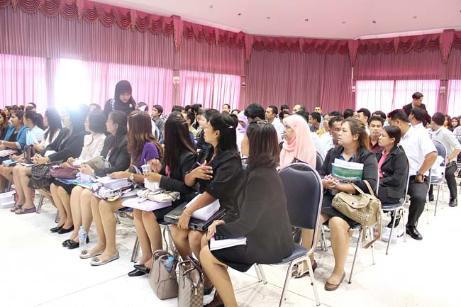 ปฐมนิเทศนิสิตศึกษาศาสตร์ ระดับบัณฑิตศึกษา วันที่ 2 มิถุนายน 2556 ณ หอประชุมปาริชาต มหาวิทยาลัยทักษิณ วิทยาเขตสงขลา ภาพที่ 27