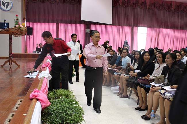 ปฐมนิเทศนิสิตศึกษาศาสตร์ ระดับบัณฑิตศึกษา วันที่ 2 มิถุนายน 2556 ณ หอประชุมปาริชาต มหาวิทยาลัยทักษิณ วิทยาเขตสงขลา ภาพที่ 28