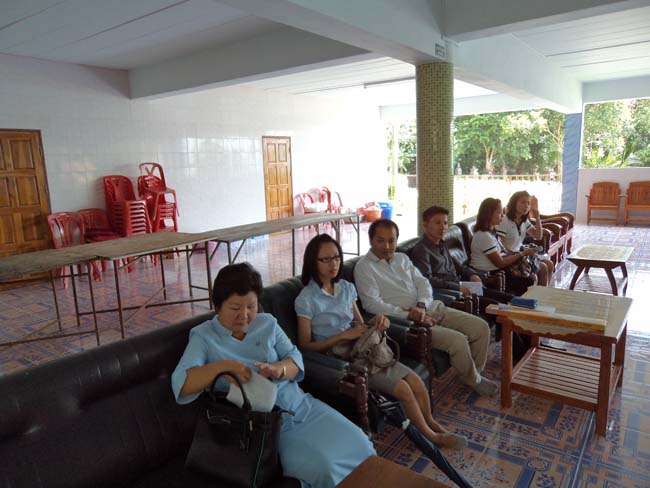 ฝ่ายพัฒนานิสิต คณะศึกษาศาสตร์ จัดโครงการ "ทำบุญวันเข้าพรรษา" ประจำปี ๒๕๕๖ โดยได้จัดโครงการในวันพุธที่ ๑๗ กรกฎาคม ๒๕๕๖ มีกิจกรรมถวายเทียนพรรษา จำนวน 8 วัด คือ วัดเขาแก้ว วัดบางดาน วัดแหลมพ้อ วัดท้ายยอ วัดโคกเปี้ยว วัดเขาบ่อ วัดเขากุด และวัดสุวรรณคีรี โดยมีคณาจารย์และนิสิตเข้าร่วมกว่า 80 คน ภาพที่ 3