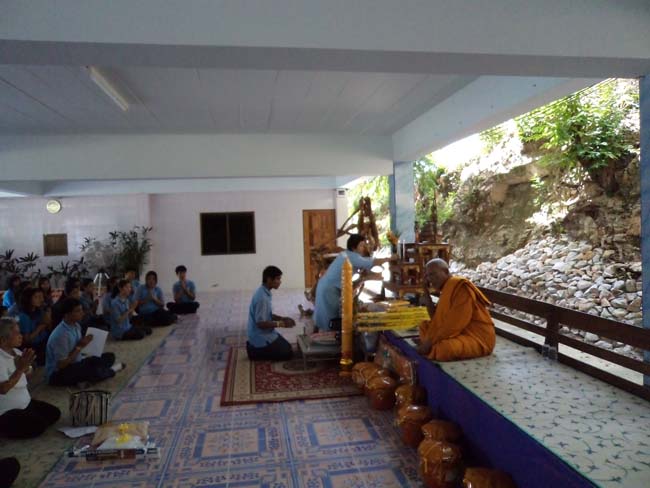 ฝ่ายพัฒนานิสิต คณะศึกษาศาสตร์ จัดโครงการ "ทำบุญวันเข้าพรรษา" ประจำปี ๒๕๕๖ โดยได้จัดโครงการในวันพุธที่ ๑๗ กรกฎาคม ๒๕๕๖ มีกิจกรรมถวายเทียนพรรษา จำนวน 8 วัด คือ วัดเขาแก้ว วัดบางดาน วัดแหลมพ้อ วัดท้ายยอ วัดโคกเปี้ยว วัดเขาบ่อ วัดเขากุด และวัดสุวรรณคีรี โดยมีคณาจารย์และนิสิตเข้าร่วมกว่า 80 คน ภาพที่ 7