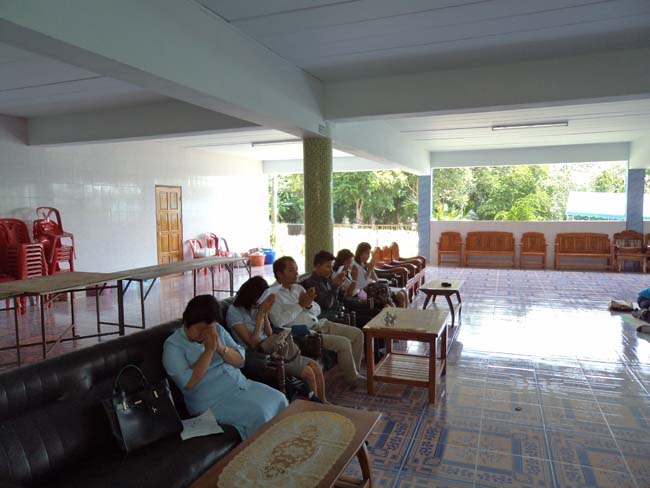 ฝ่ายพัฒนานิสิต คณะศึกษาศาสตร์ จัดโครงการ "ทำบุญวันเข้าพรรษา" ประจำปี ๒๕๕๖ โดยได้จัดโครงการในวันพุธที่ ๑๗ กรกฎาคม ๒๕๕๖ มีกิจกรรมถวายเทียนพรรษา จำนวน 8 วัด คือ วัดเขาแก้ว วัดบางดาน วัดแหลมพ้อ วัดท้ายยอ วัดโคกเปี้ยว วัดเขาบ่อ วัดเขากุด และวัดสุวรรณคีรี โดยมีคณาจารย์และนิสิตเข้าร่วมกว่า 80 คน ภาพที่ 15