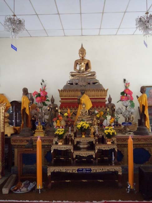 ฝ่ายพัฒนานิสิต คณะศึกษาศาสตร์ จัดโครงการ "ทำบุญวันเข้าพรรษา" ประจำปี ๒๕๕๖ โดยได้จัดโครงการในวันพุธที่ ๑๗ กรกฎาคม ๒๕๕๖ มีกิจกรรมถวายเทียนพรรษา จำนวน 8 วัด คือ วัดเขาแก้ว วัดบางดาน วัดแหลมพ้อ วัดท้ายยอ วัดโคกเปี้ยว วัดเขาบ่อ วัดเขากุด และวัดสุวรรณคีรี โดยมีคณาจารย์และนิสิตเข้าร่วมกว่า 80 คน ภาพที่ 18
