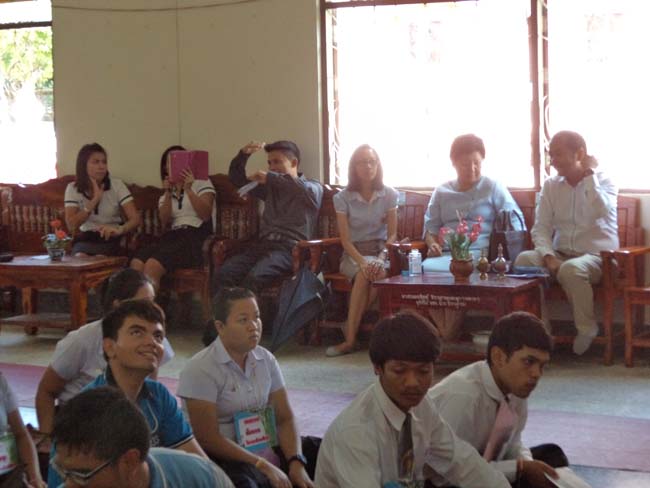 ฝ่ายพัฒนานิสิต คณะศึกษาศาสตร์ จัดโครงการ "ทำบุญวันเข้าพรรษา" ประจำปี ๒๕๕๖ โดยได้จัดโครงการในวันพุธที่ ๑๗ กรกฎาคม ๒๕๕๖ มีกิจกรรมถวายเทียนพรรษา จำนวน 8 วัด คือ วัดเขาแก้ว วัดบางดาน วัดแหลมพ้อ วัดท้ายยอ วัดโคกเปี้ยว วัดเขาบ่อ วัดเขากุด และวัดสุวรรณคีรี โดยมีคณาจารย์และนิสิตเข้าร่วมกว่า 80 คน ภาพที่ 22