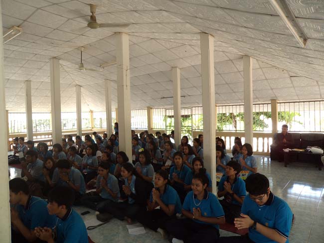 ฝ่ายพัฒนานิสิต คณะศึกษาศาสตร์ จัดโครงการ "ทำบุญวันเข้าพรรษา" ประจำปี ๒๕๕๖ โดยได้จัดโครงการในวันพุธที่ ๑๗ กรกฎาคม ๒๕๕๖ มีกิจกรรมถวายเทียนพรรษา จำนวน 8 วัด คือ วัดเขาแก้ว วัดบางดาน วัดแหลมพ้อ วัดท้ายยอ วัดโคกเปี้ยว วัดเขาบ่อ วัดเขากุด และวัดสุวรรณคีรี โดยมีคณาจารย์และนิสิตเข้าร่วมกว่า 80 คน ภาพที่ 57