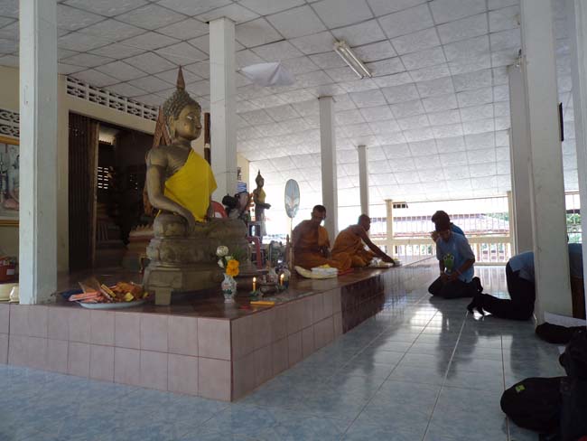 ฝ่ายพัฒนานิสิต คณะศึกษาศาสตร์ จัดโครงการ "ทำบุญวันเข้าพรรษา" ประจำปี ๒๕๕๖ โดยได้จัดโครงการในวันพุธที่ ๑๗ กรกฎาคม ๒๕๕๖ มีกิจกรรมถวายเทียนพรรษา จำนวน 8 วัด คือ วัดเขาแก้ว วัดบางดาน วัดแหลมพ้อ วัดท้ายยอ วัดโคกเปี้ยว วัดเขาบ่อ วัดเขากุด และวัดสุวรรณคีรี โดยมีคณาจารย์และนิสิตเข้าร่วมกว่า 80 คน ภาพที่ 64