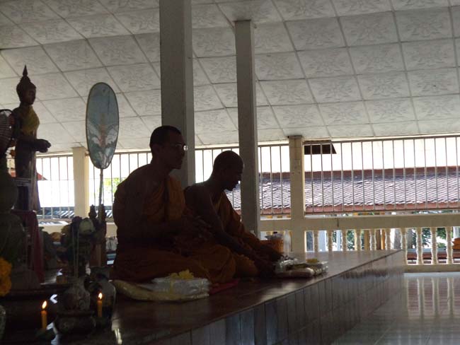 ฝ่ายพัฒนานิสิต คณะศึกษาศาสตร์ จัดโครงการ "ทำบุญวันเข้าพรรษา" ประจำปี ๒๕๕๖ โดยได้จัดโครงการในวันพุธที่ ๑๗ กรกฎาคม ๒๕๕๖ มีกิจกรรมถวายเทียนพรรษา จำนวน 8 วัด คือ วัดเขาแก้ว วัดบางดาน วัดแหลมพ้อ วัดท้ายยอ วัดโคกเปี้ยว วัดเขาบ่อ วัดเขากุด และวัดสุวรรณคีรี โดยมีคณาจารย์และนิสิตเข้าร่วมกว่า 80 คน ภาพที่ 65