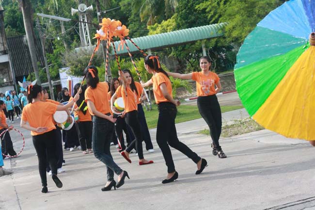 สาขาวิชาการศึกษาปฐมวัย จัดโครงการ “ปฐมวัยซู่ซ่า กีฬาสีซู่ซี่” ในวันเสาร์ที่ 2 พฤศจิกายน 2556 ณ ยิมเนเซียม มหาวิทยาลัยทักษิณ ภาพที่ 9