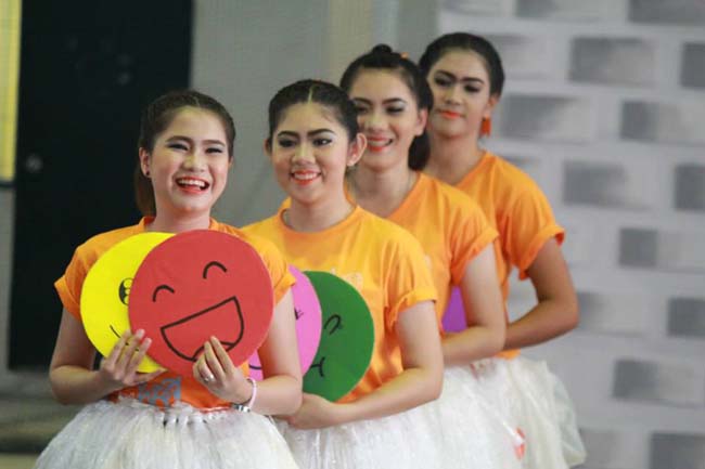 สาขาวิชาการศึกษาปฐมวัย จัดโครงการ “ปฐมวัยซู่ซ่า กีฬาสีซู่ซี่” ในวันเสาร์ที่ 2 พฤศจิกายน 2556 ณ ยิมเนเซียม มหาวิทยาลัยทักษิณ ภาพที่ 12