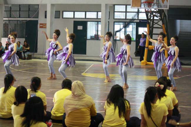 สาขาวิชาการศึกษาปฐมวัย จัดโครงการ “ปฐมวัยซู่ซ่า กีฬาสีซู่ซี่” ในวันเสาร์ที่ 2 พฤศจิกายน 2556 ณ ยิมเนเซียม มหาวิทยาลัยทักษิณ ภาพที่ 126