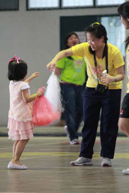 สาขาวิชาการศึกษาปฐมวัย จัดโครงการ “ปฐมวัยซู่ซ่า กีฬาสีซู่ซี่” ในวันเสาร์ที่ 2 พฤศจิกายน 2556 ณ ยิมเนเซียม มหาวิทยาลัยทักษิณ ภาพที่ 130