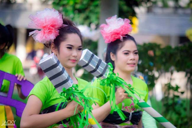 สาขาวิชาการศึกษาปฐมวัย จัดโครงการ “ปฐมวัยซู่ซ่า กีฬาสีซู่ซี่” ในวันเสาร์ที่ 2 พฤศจิกายน 2556 ณ ยิมเนเซียม มหาวิทยาลัยทักษิณ ภาพที่ 194