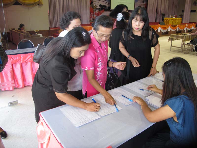 โครงการอบรมพี่เลี้ยง เรื่อง"การจัดการเรียนรู้ในศตวรรษที่ 21 สำหรับครูพี่เลี้ยงนิสิตหลักสูตรการศึกษาบัณฑิต (หลักสูตร 5 ปี) ปีการศึกษา 2556 ภาพที่ 5