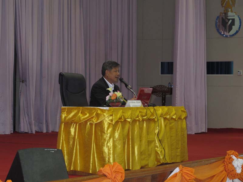 โครงการอบรมพี่เลี้ยง เรื่อง"การจัดการเรียนรู้ในศตวรรษที่ 21 สำหรับครูพี่เลี้ยงนิสิตหลักสูตรการศึกษาบัณฑิต (หลักสูตร 5 ปี) ปีการศึกษา 2556 ภาพที่ 12