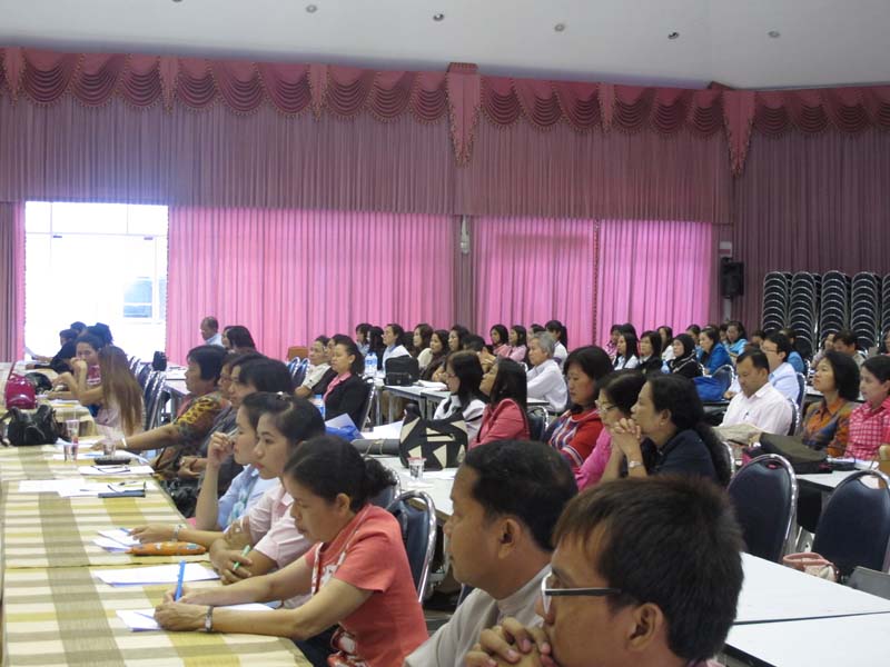 โครงการอบรมพี่เลี้ยง เรื่อง"การจัดการเรียนรู้ในศตวรรษที่ 21 สำหรับครูพี่เลี้ยงนิสิตหลักสูตรการศึกษาบัณฑิต (หลักสูตร 5 ปี) ปีการศึกษา 2556 ภาพที่ 13