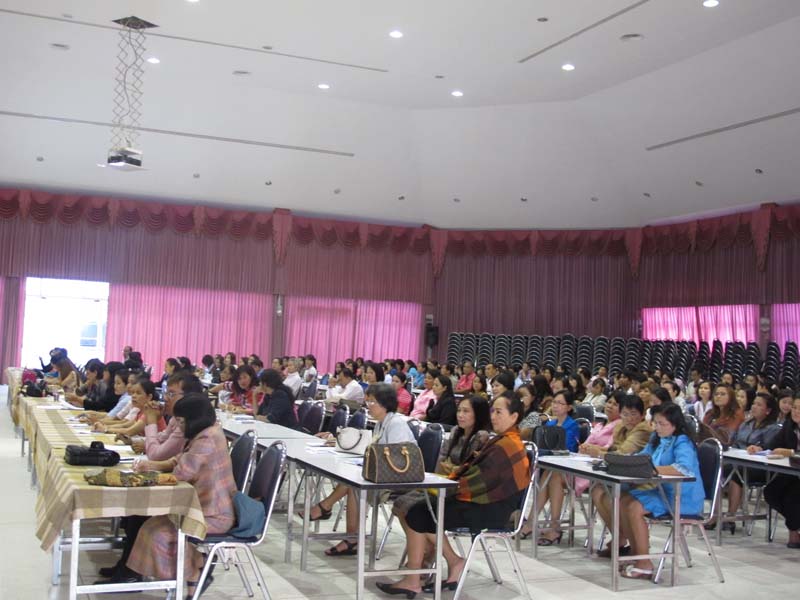 โครงการอบรมพี่เลี้ยง เรื่อง"การจัดการเรียนรู้ในศตวรรษที่ 21 สำหรับครูพี่เลี้ยงนิสิตหลักสูตรการศึกษาบัณฑิต (หลักสูตร 5 ปี) ปีการศึกษา 2556 ภาพที่ 21