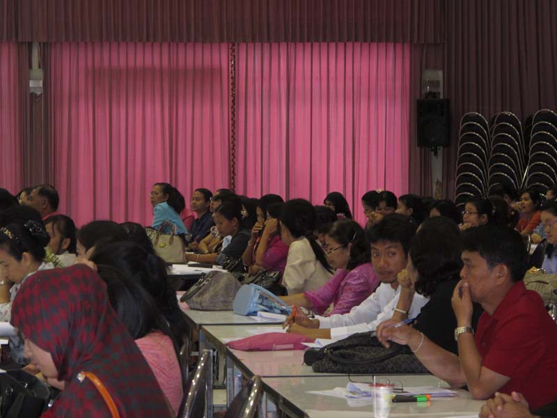 โครงการอบรมพี่เลี้ยง เรื่อง"การจัดการเรียนรู้ในศตวรรษที่ 21 สำหรับครูพี่เลี้ยงนิสิตหลักสูตรการศึกษาบัณฑิต (หลักสูตร 5 ปี) ปีการศึกษา 2556 ภาพที่ 25