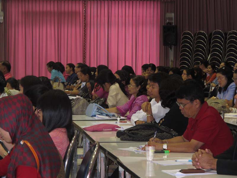 โครงการอบรมพี่เลี้ยง เรื่อง"การจัดการเรียนรู้ในศตวรรษที่ 21 สำหรับครูพี่เลี้ยงนิสิตหลักสูตรการศึกษาบัณฑิต (หลักสูตร 5 ปี) ปีการศึกษา 2556 ภาพที่ 26