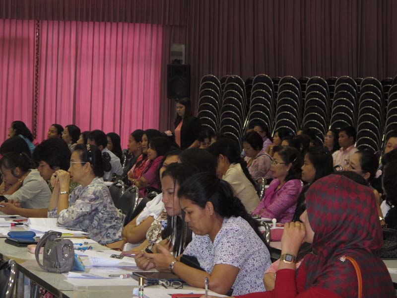 โครงการอบรมพี่เลี้ยง เรื่อง"การจัดการเรียนรู้ในศตวรรษที่ 21 สำหรับครูพี่เลี้ยงนิสิตหลักสูตรการศึกษาบัณฑิต (หลักสูตร 5 ปี) ปีการศึกษา 2556 ภาพที่ 27