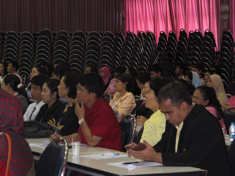 โครงการอบรมพี่เลี้ยง เรื่อง"การจัดการเรียนรู้ในศตวรรษที่ 21 สำหรับครูพี่เลี้ยงนิสิตหลักสูตรการศึกษาบัณฑิต (หลักสูตร 5 ปี) ปีการศึกษา 2556 ภาพที่ 28