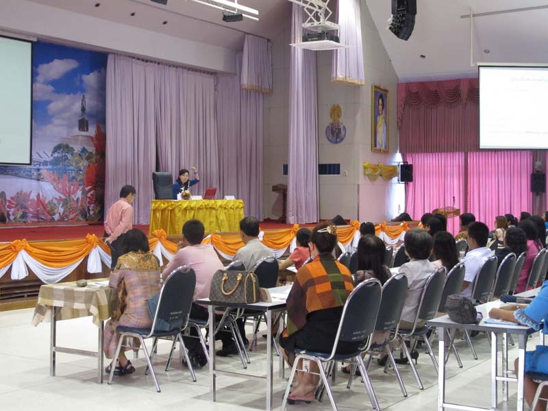 โครงการอบรมพี่เลี้ยง เรื่อง"การจัดการเรียนรู้ในศตวรรษที่ 21 สำหรับครูพี่เลี้ยงนิสิตหลักสูตรการศึกษาบัณฑิต (หลักสูตร 5 ปี) ปีการศึกษา 2556 ภาพที่ 30