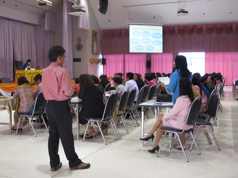 โครงการอบรมพี่เลี้ยง เรื่อง"การจัดการเรียนรู้ในศตวรรษที่ 21 สำหรับครูพี่เลี้ยงนิสิตหลักสูตรการศึกษาบัณฑิต (หลักสูตร 5 ปี) ปีการศึกษา 2556 ภาพที่ 35
