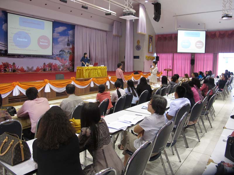 โครงการอบรมพี่เลี้ยง เรื่อง"การจัดการเรียนรู้ในศตวรรษที่ 21 สำหรับครูพี่เลี้ยงนิสิตหลักสูตรการศึกษาบัณฑิต (หลักสูตร 5 ปี) ปีการศึกษา 2556 ภาพที่ 36