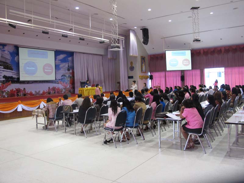 โครงการอบรมพี่เลี้ยง เรื่อง"การจัดการเรียนรู้ในศตวรรษที่ 21 สำหรับครูพี่เลี้ยงนิสิตหลักสูตรการศึกษาบัณฑิต (หลักสูตร 5 ปี) ปีการศึกษา 2556 ภาพที่ 38