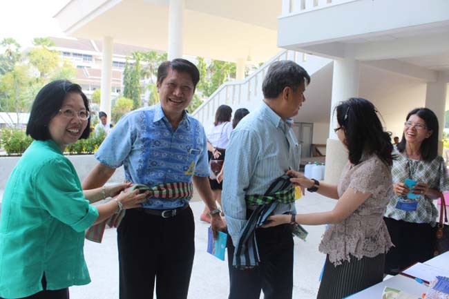 งานทักษิณวิชาการ ประจำปี 2556"บูรณาการนำความรู้ มุ่งสู่ชุมชน"ระหว่างวันที 26 - 28 สิงหาคม 2556 ณ มหาวิทยาลัยทักษิณ วิทยาเขตสงขลา ภาพที่ 24