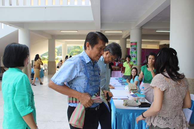งานทักษิณวิชาการ ประจำปี 2556"บูรณาการนำความรู้ มุ่งสู่ชุมชน"ระหว่างวันที 26 - 28 สิงหาคม 2556 ณ มหาวิทยาลัยทักษิณ วิทยาเขตสงขลา ภาพที่ 27