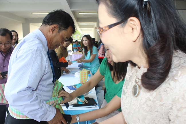 งานทักษิณวิชาการ ประจำปี 2556"บูรณาการนำความรู้ มุ่งสู่ชุมชน"ระหว่างวันที 26 - 28 สิงหาคม 2556 ณ มหาวิทยาลัยทักษิณ วิทยาเขตสงขลา ภาพที่ 31
