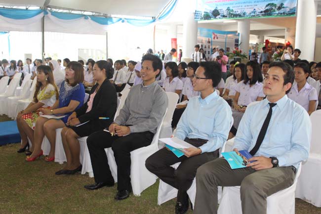 งานทักษิณวิชาการ ประจำปี 2556"บูรณาการนำความรู้ มุ่งสู่ชุมชน"ระหว่างวันที 26 - 28 สิงหาคม 2556 ณ มหาวิทยาลัยทักษิณ วิทยาเขตสงขลา ภาพที่ 60