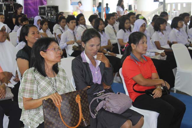งานทักษิณวิชาการ ประจำปี 2556"บูรณาการนำความรู้ มุ่งสู่ชุมชน"ระหว่างวันที 26 - 28 สิงหาคม 2556 ณ มหาวิทยาลัยทักษิณ วิทยาเขตสงขลา ภาพที่ 71