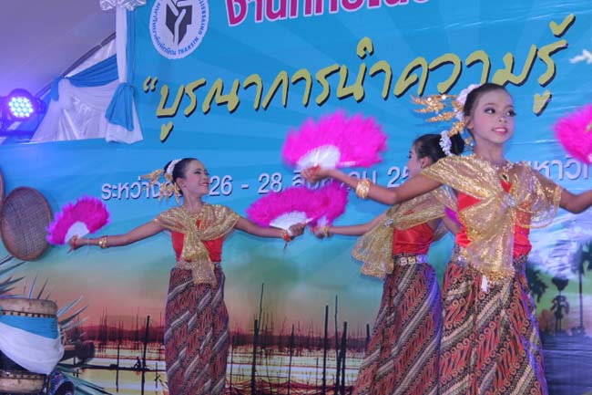 งานทักษิณวิชาการ ประจำปี 2556"บูรณาการนำความรู้ มุ่งสู่ชุมชน"ระหว่างวันที 26 - 28 สิงหาคม 2556 ณ มหาวิทยาลัยทักษิณ วิทยาเขตสงขลา ภาพที่ 80