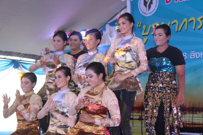 งานทักษิณวิชาการ ประจำปี 2556"บูรณาการนำความรู้ มุ่งสู่ชุมชน"ระหว่างวันที 26 - 28 สิงหาคม 2556 ณ มหาวิทยาลัยทักษิณ วิทยาเขตสงขลา ภาพที่ 104