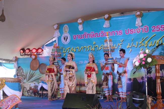 งานทักษิณวิชาการ ประจำปี 2556"บูรณาการนำความรู้ มุ่งสู่ชุมชน"ระหว่างวันที 26 - 28 สิงหาคม 2556 ณ มหาวิทยาลัยทักษิณ วิทยาเขตสงขลา ภาพที่ 117