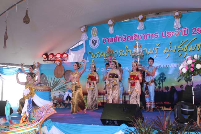งานทักษิณวิชาการ ประจำปี 2556"บูรณาการนำความรู้ มุ่งสู่ชุมชน"ระหว่างวันที 26 - 28 สิงหาคม 2556 ณ มหาวิทยาลัยทักษิณ วิทยาเขตสงขลา ภาพที่ 119