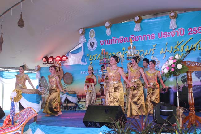 งานทักษิณวิชาการ ประจำปี 2556"บูรณาการนำความรู้ มุ่งสู่ชุมชน"ระหว่างวันที 26 - 28 สิงหาคม 2556 ณ มหาวิทยาลัยทักษิณ วิทยาเขตสงขลา ภาพที่ 120