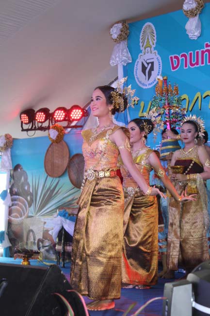 งานทักษิณวิชาการ ประจำปี 2556"บูรณาการนำความรู้ มุ่งสู่ชุมชน"ระหว่างวันที 26 - 28 สิงหาคม 2556 ณ มหาวิทยาลัยทักษิณ วิทยาเขตสงขลา ภาพที่ 126