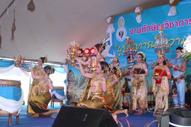 งานทักษิณวิชาการ ประจำปี 2556"บูรณาการนำความรู้ มุ่งสู่ชุมชน"ระหว่างวันที 26 - 28 สิงหาคม 2556 ณ มหาวิทยาลัยทักษิณ วิทยาเขตสงขลา ภาพที่ 127