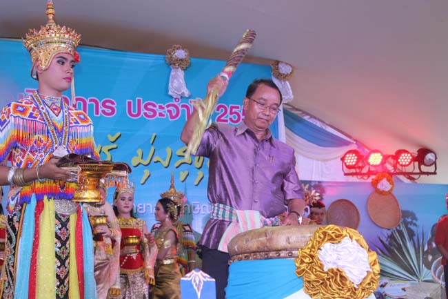 งานทักษิณวิชาการ ประจำปี 2556"บูรณาการนำความรู้ มุ่งสู่ชุมชน"ระหว่างวันที 26 - 28 สิงหาคม 2556 ณ มหาวิทยาลัยทักษิณ วิทยาเขตสงขลา ภาพที่ 181