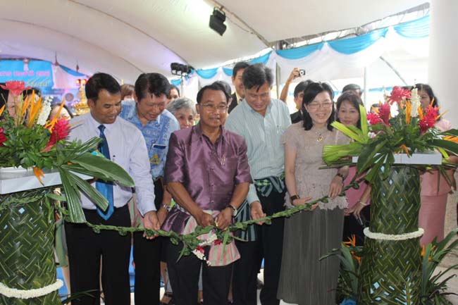 งานทักษิณวิชาการ ประจำปี 2556"บูรณาการนำความรู้ มุ่งสู่ชุมชน"ระหว่างวันที 26 - 28 สิงหาคม 2556 ณ มหาวิทยาลัยทักษิณ วิทยาเขตสงขลา ภาพที่ 207